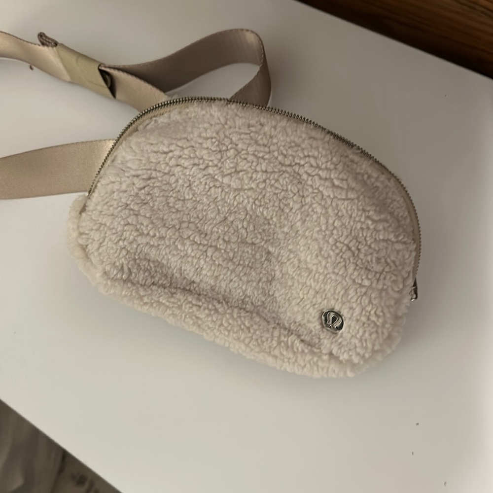 Lululemon belt bag